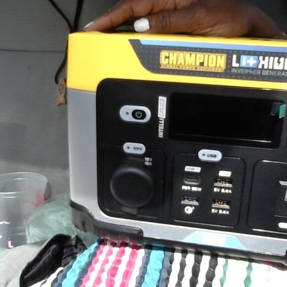 CHAMPION POWER EQUIPMENT Portable and Inverter Generator: 300 W Rated Watt, 600 - Picture 4 of 9